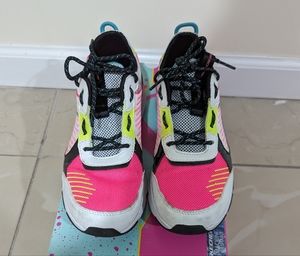 💓Pre loved kids sneakers size 4.5